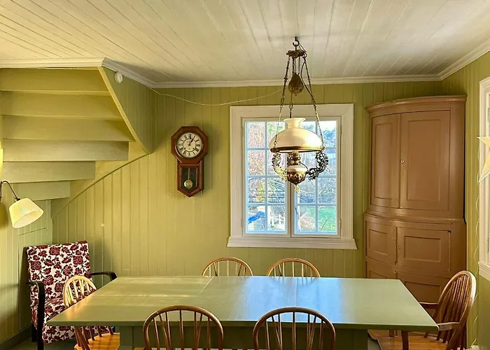 Charming From 1919 Near Vakantiehuis Kristiansund